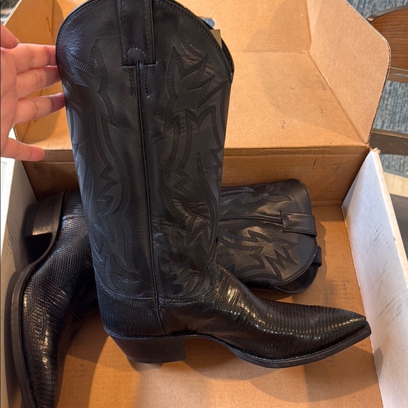 Black Justin Cowboy Boots - Picture 2 of 13